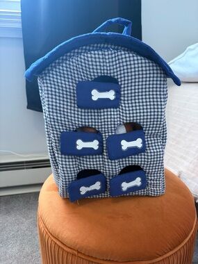 Plush Dog house with 2 dogs